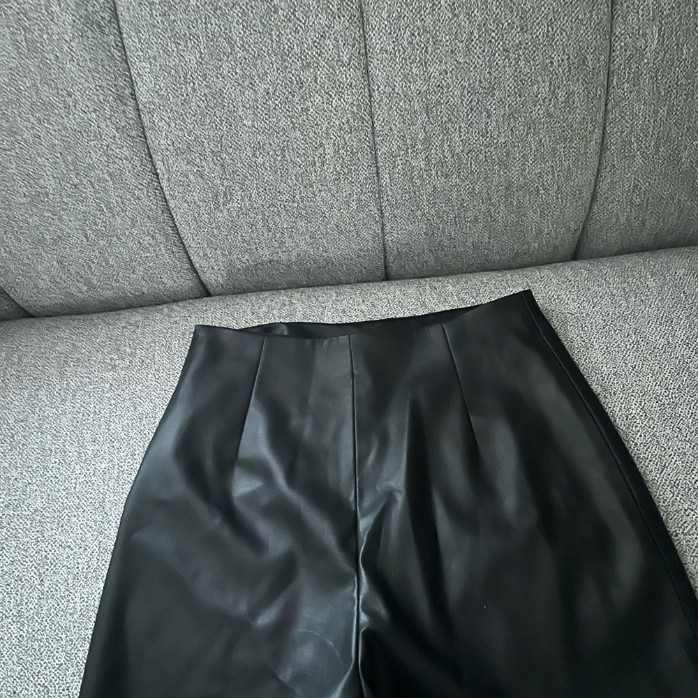 Zara Black Leather-Look Mini short skirt - Picture 2 of 2